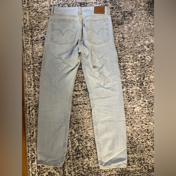 Levi wedgie light blue jeans in size 26. - Picture 2 of 2